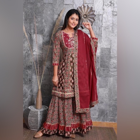 Indian sharara kurta Duppatta set with lace border work - Picture 2 of 3